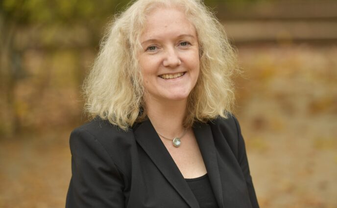 Dorothee Gutknecht entwickelt innovative Lehrformate mit KI