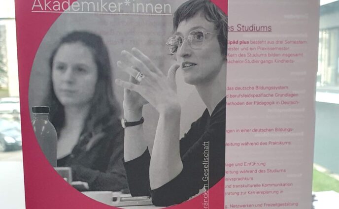 In 4 Semestern zum Bachelor Kindheitspädagogik: für internationale Lehrer *innen